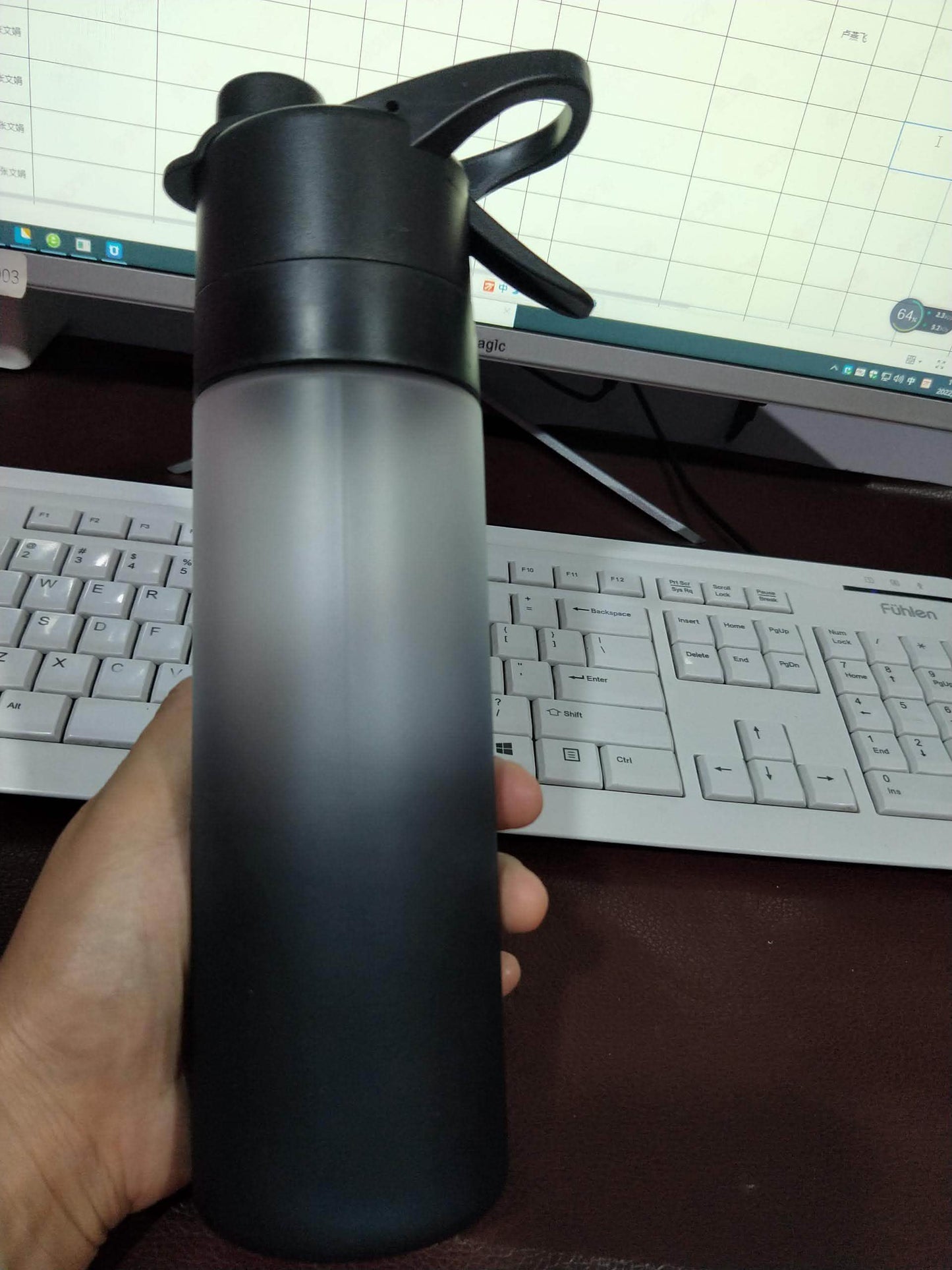 Spray Water Bottle - Large Capacity Outdoor Sports Fitness Cup - Vezir