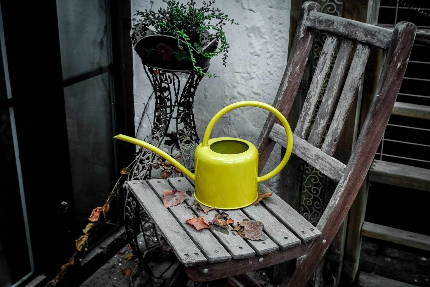 Large Capacity Iron Watering Pot - Garden Greening Kettle - Vezir