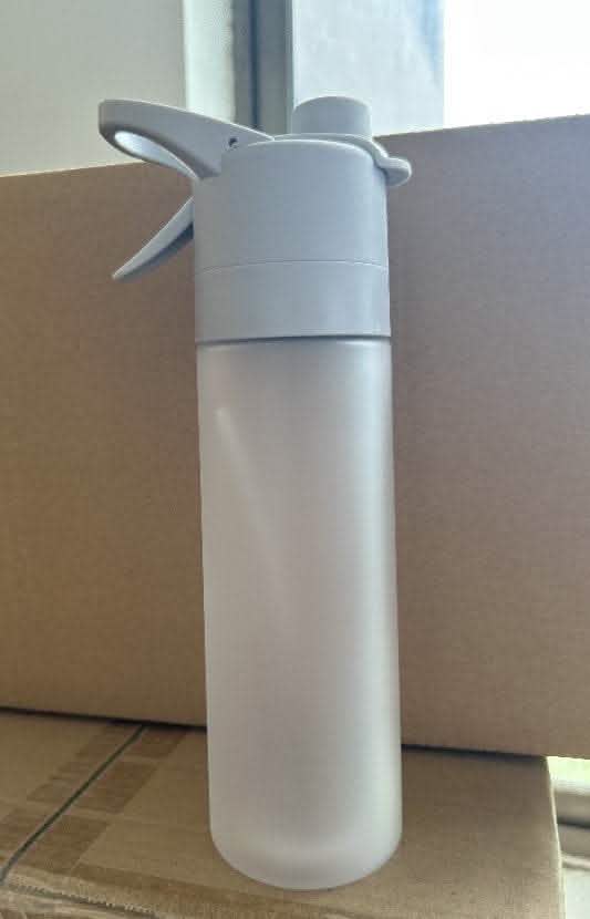 Spray Water Bottle - Large Capacity Outdoor Sports Fitness Cup - Vezir